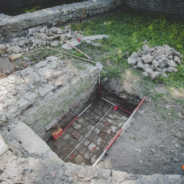 Feltárják és helyreállítják a ferences templom romjait Gyulán