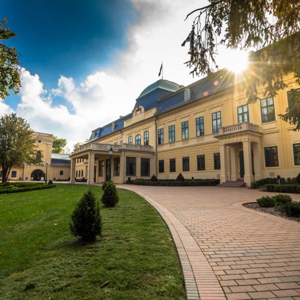 Változik a kiállítóhelyek nyitvatartása