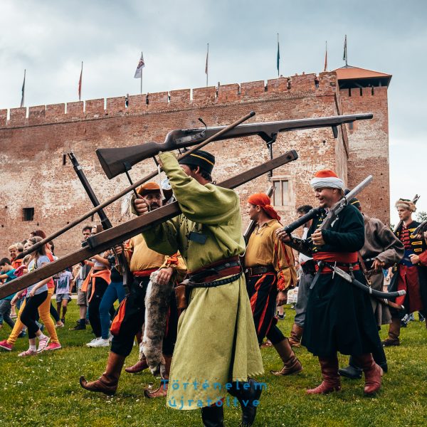 Hadijáték a gyulai várnál